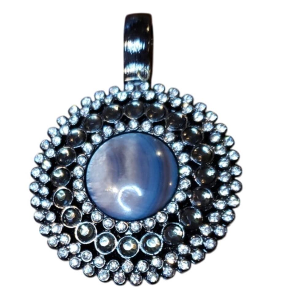 Unmarked‎ pendant very nice in excellent condition